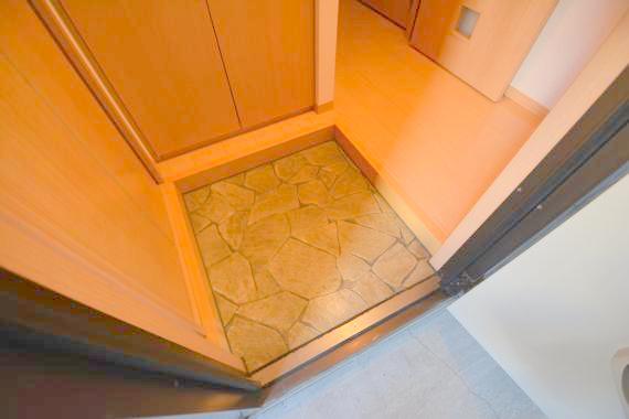 玄関　落ち着いたおしゃれな玄関です。