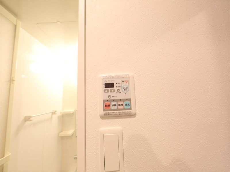 その他設備　浴室暖房乾燥機付き