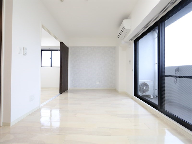 バルコニー　ＬＤＫ12.2帖　エアコン完備　バルコニーに面しています