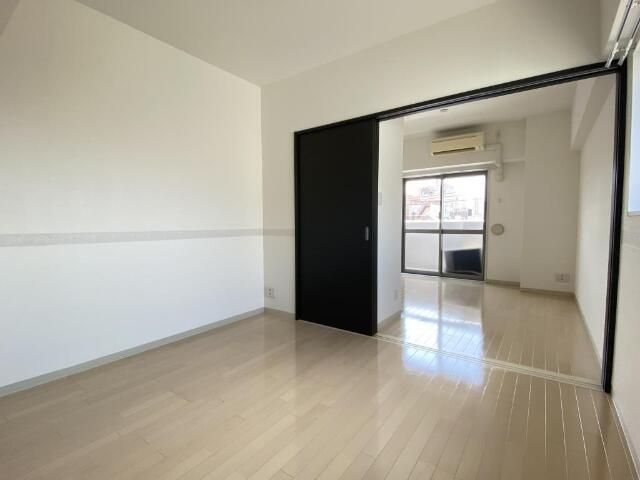 居室・リビング　☆明るい居間☆