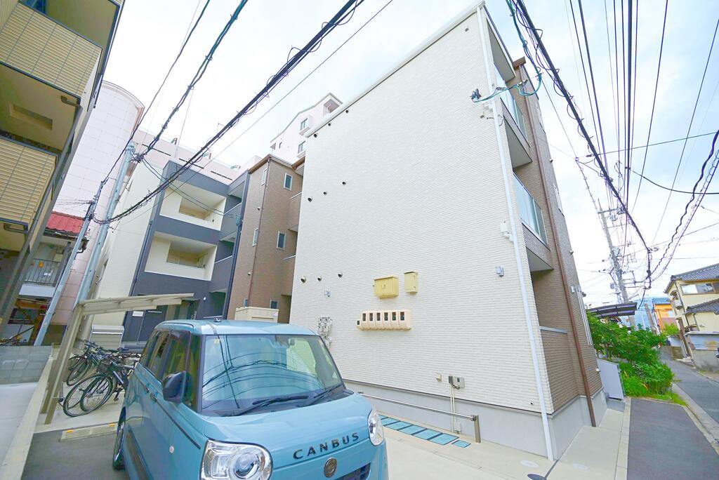 建物外観　モデルルームあり