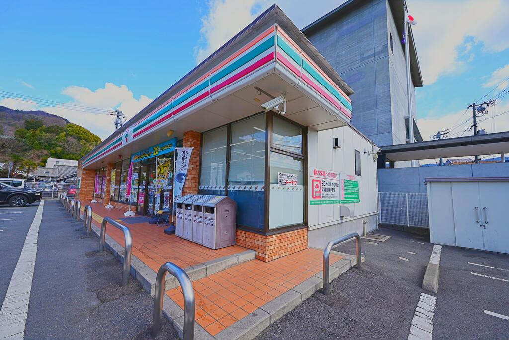 コンビニ　セブンイレブン広島海田中店店（コンビニ）まで483m