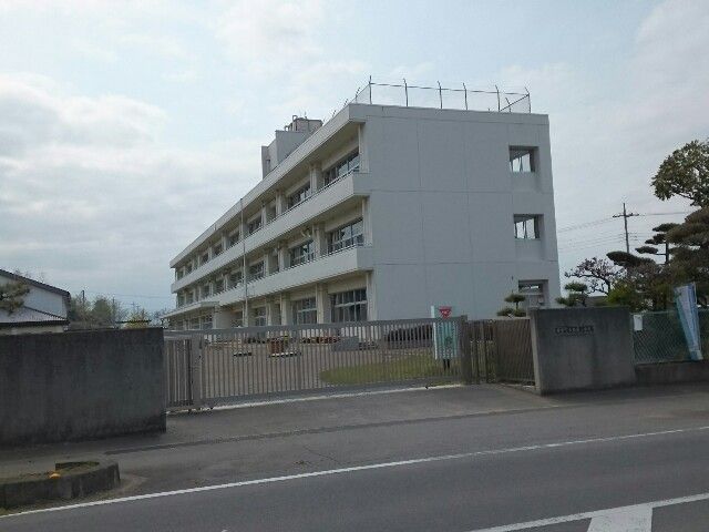小学校　町立新屋小学校（小学校）まで350m