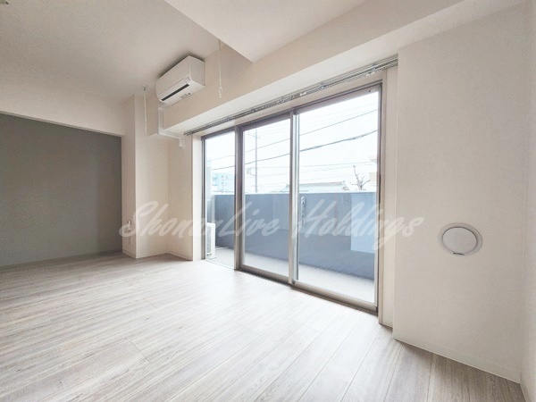 居室・リビング　こちらのリビングで趣味の時間をお楽しみください