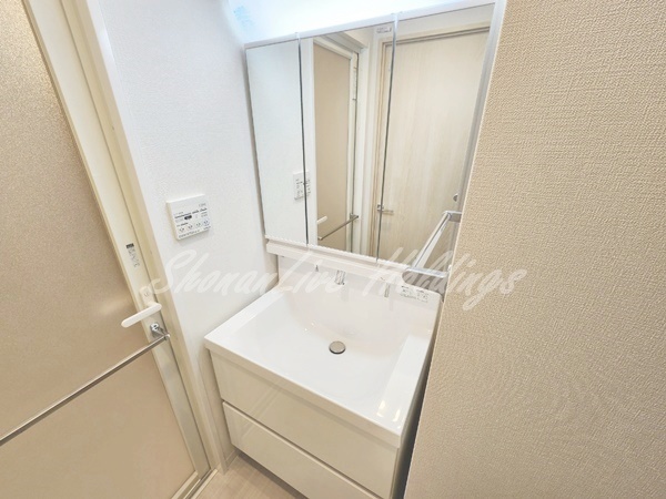 洗面設備　スペースが確保できる洗面所です