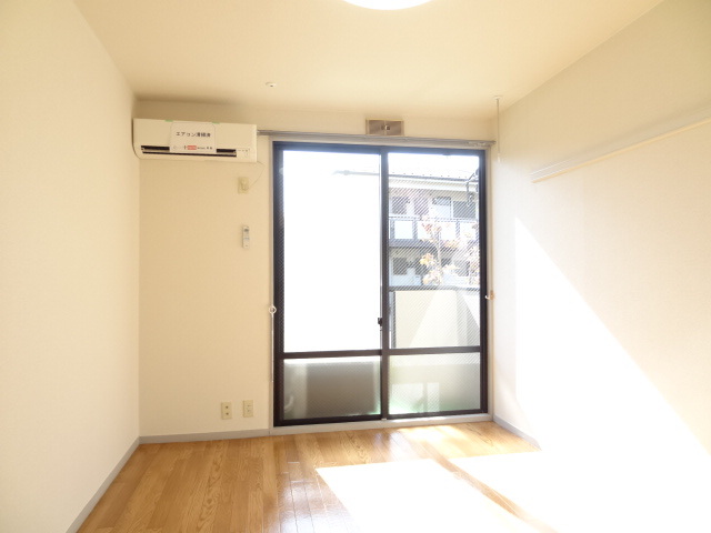 居室・リビング　南向きで日当たり良好