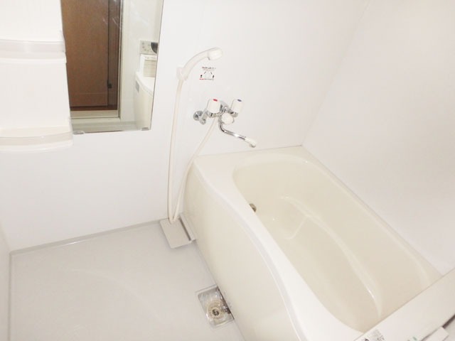 バス・シャワールーム　浴室乾燥付きで雨の日でも洗濯物が干せます☆