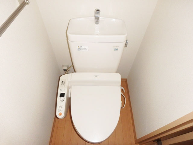 トイレ　温水洗浄便座つき！