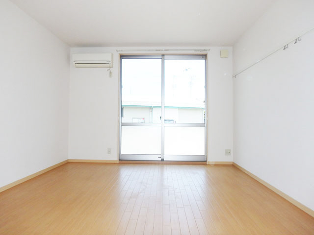 居室・リビング　９帖の広め洋室♪