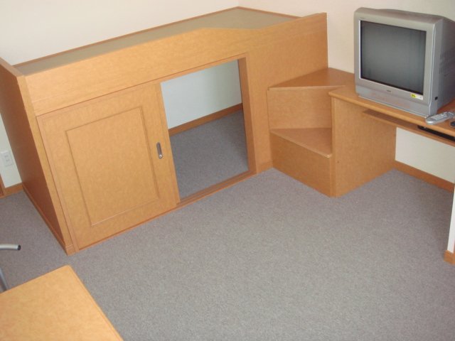 その他　ベッドは収納スペースたっぷり。