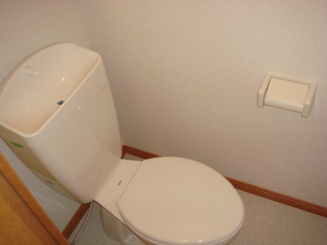 トイレ　トイレはシンプルなタイプ。