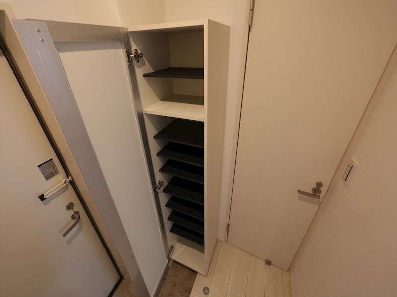 玄関　玄関　シューズボックス完備