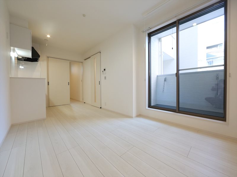 居室・リビング　ＬＤＫ9.6帖　エアコン完備　バルコニー