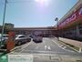 ドラックストア　サンドラッグ大宮日進店（ドラッグストア）まで163m