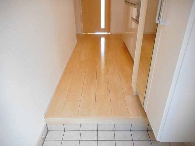 その他部屋・スペース　下駄箱付き玄関です