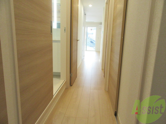 玄関　玄関から見たお部屋です。奥行で広さが伝わりますでしょうか。
