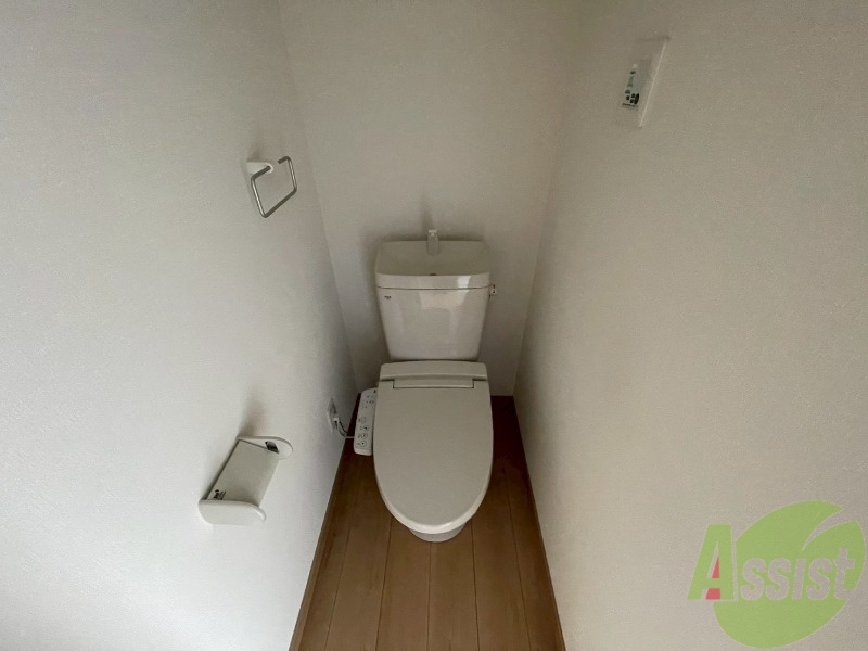 トイレ　こちらはトイレです。清潔感があり、安心して使用できます。