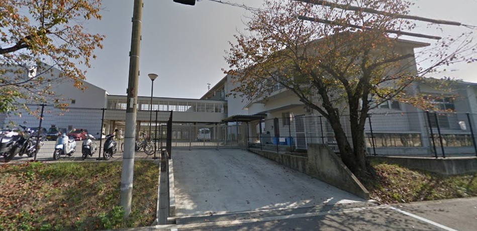 小学校　堺市立泉北高倉小学校（小学校）まで279m