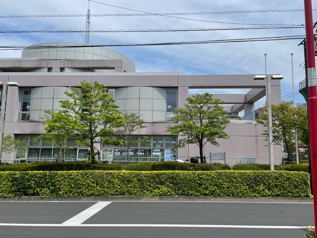 図書館　世田谷区立中央図書館（図書館）まで530m