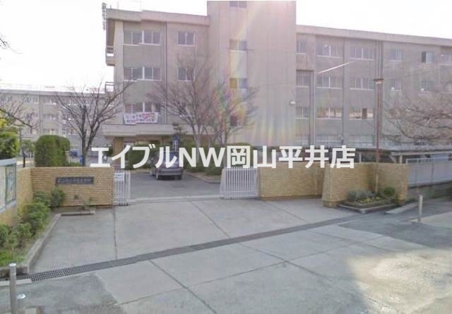 中学校　岡山市立芳泉中学校（中学校）まで908m