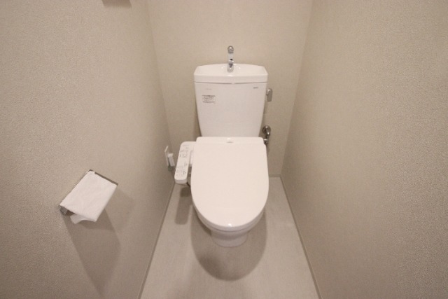 トイレ　※他部屋の参考写真のため、現状優先です。
