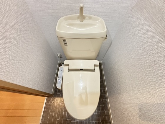 トイレ　※別号室のお写真となります※現況優先