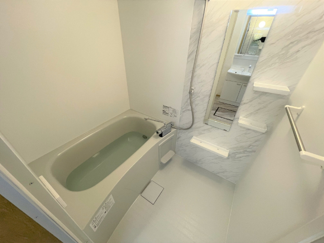 バス・シャワールーム　※他のお部屋の参考写真となります。
