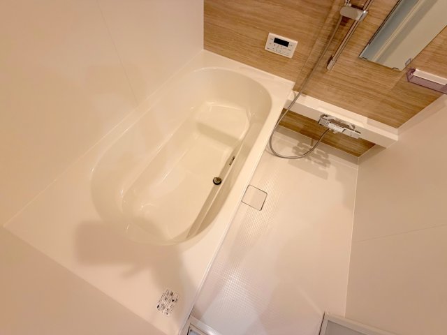 バス・シャワールーム　広めのお風呂は一日の疲れを癒してくれます。