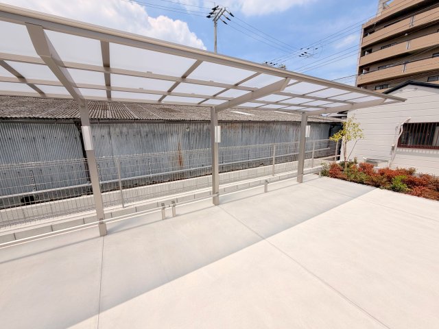 駐車場　敷地内には入居者専用の駐輪スペースもあります。