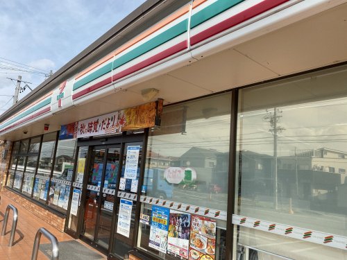 コンビニ　セブンイレブン（コンビニ）まで726m