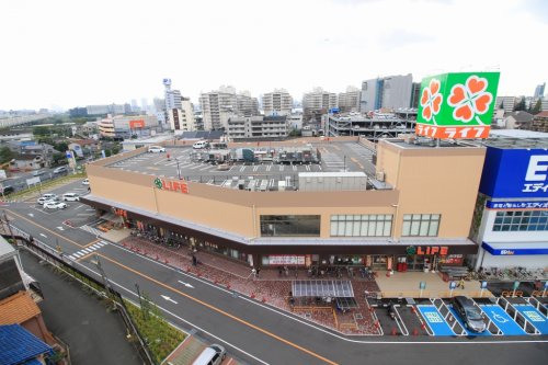 スーパー　ライフ 東淡路店（スーパー）まで398m