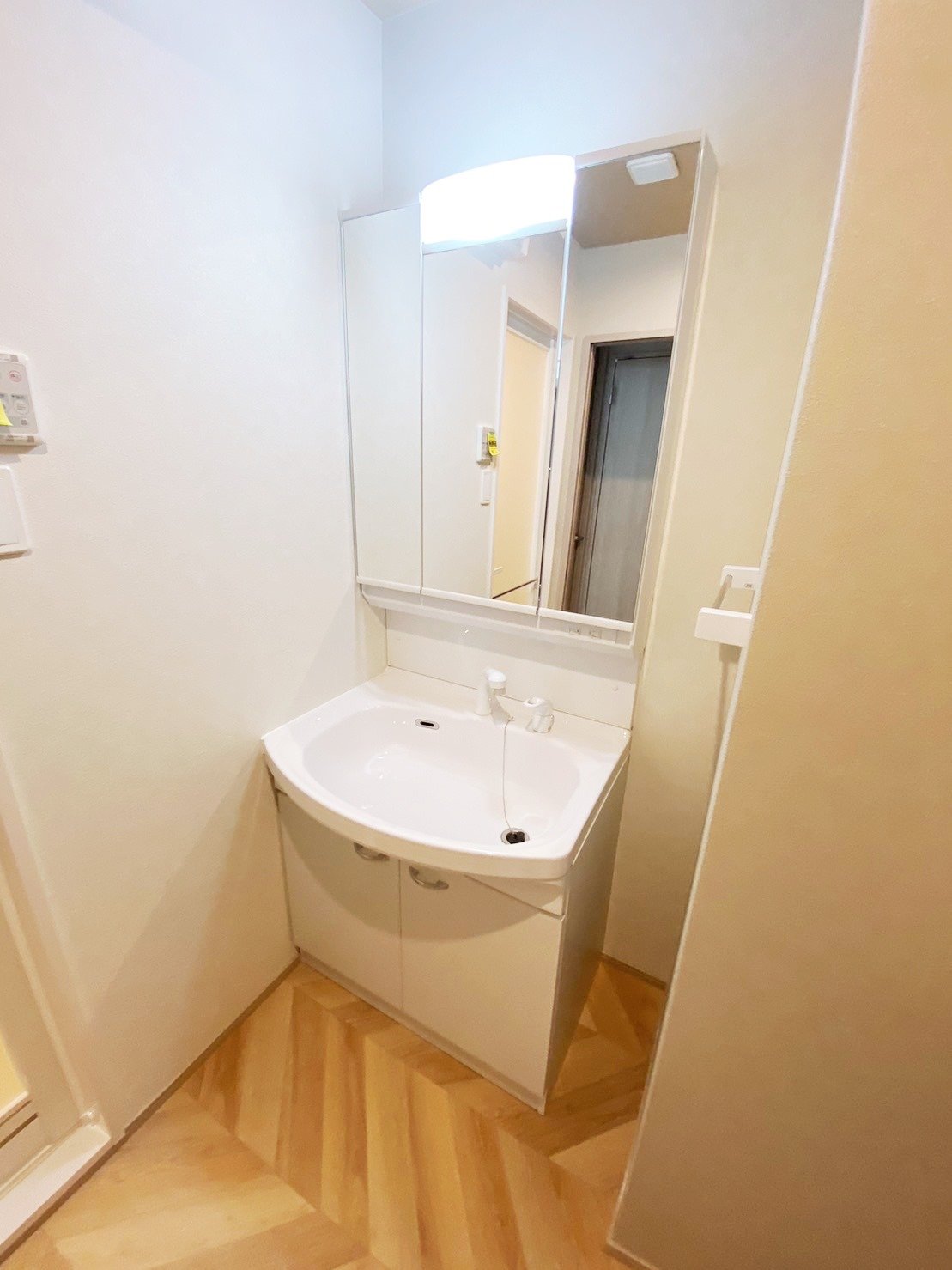 洗面設備　~同タイプ内観写真※現況優先～