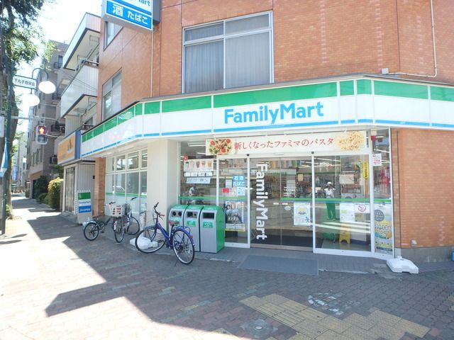 コンビニ　★ファミリーマート（コンビニ）まで52m