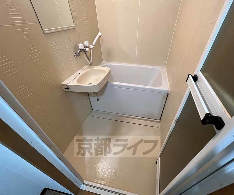 バス・シャワールーム　清潔感あるセパレートバス