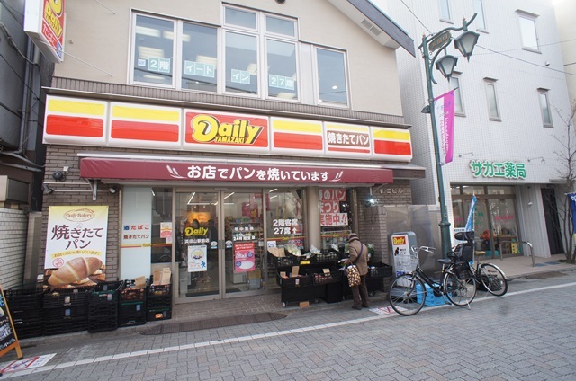 コンビニ　デイリーヤマザキ浜田山駅前店（コンビニ）まで213m