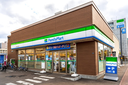 コンビニ　ファミリーマート北海道大学前店（コンビニ）まで50m