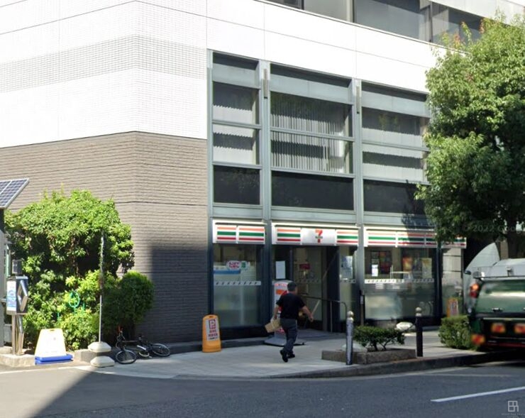 コンビニ　セブンイレブン大阪靭公園東店（コンビニ）まで295m
