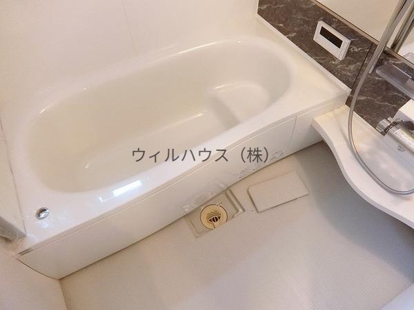 バス・シャワールーム　浴室乾燥機、追焚機能付の広々バスルーム！