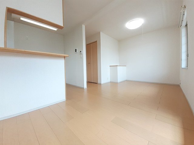 アウローラ玉手II Aの居間写真