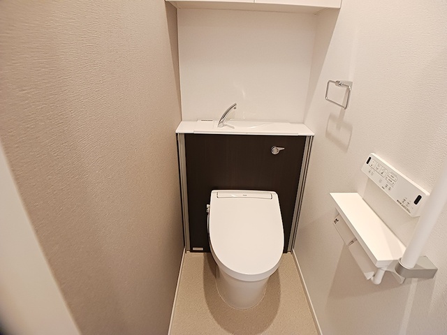 ＪＲ高崎線 鴻巣駅 徒歩63分 2階建 築1年のトイレ写真