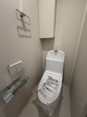 東急田園都市線 駒沢大学駅 徒歩4分 3階建 築1年のトイレ写真