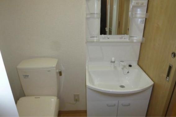 洗面設備　別部屋写真参照
