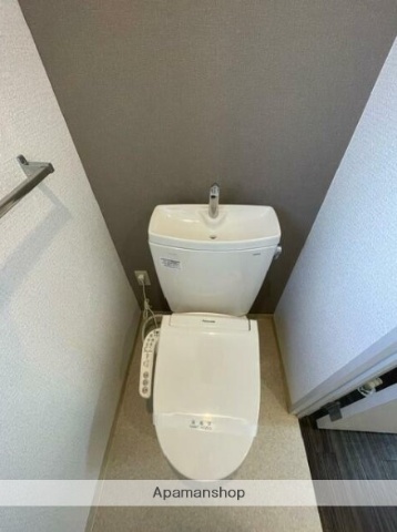 ブルーライン 上大岡駅 徒歩21分 2階建 築31年のトイレ写真