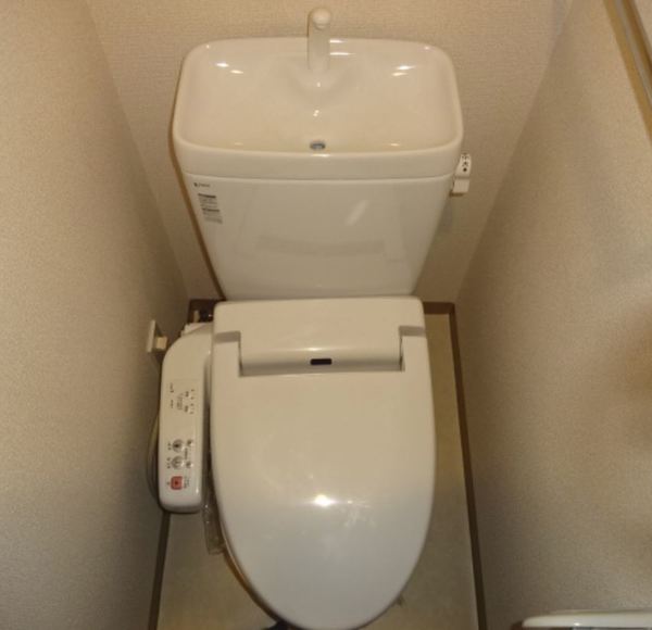 都営新宿線 菊川駅 徒歩2分 12階建 築18年のトイレ写真