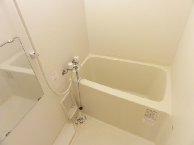 コンフォートベネフィス姪浜8の風呂写真