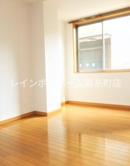 居室・リビング　※別部屋参照写真となります。