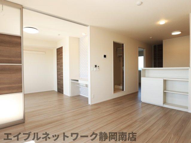 居室・リビング　こちらの居間で趣味の時間をお楽しみください