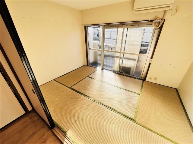レミントンマンションの居間写真