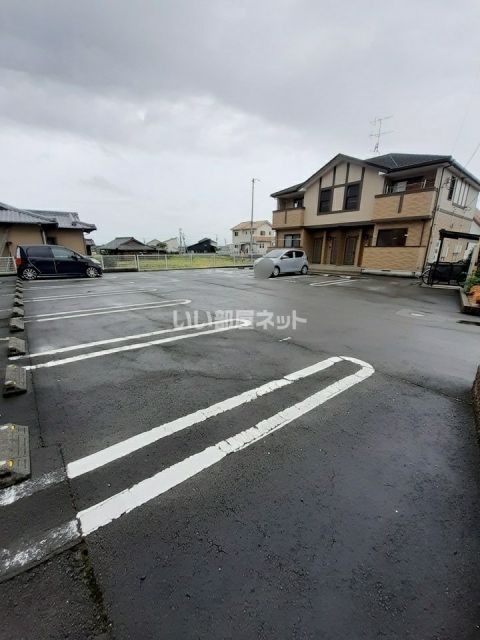 【西条市飯岡のアパートの駐車場】