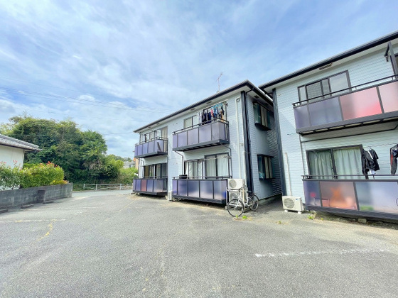 安芸郡熊野町萩原のアパートの建物外観